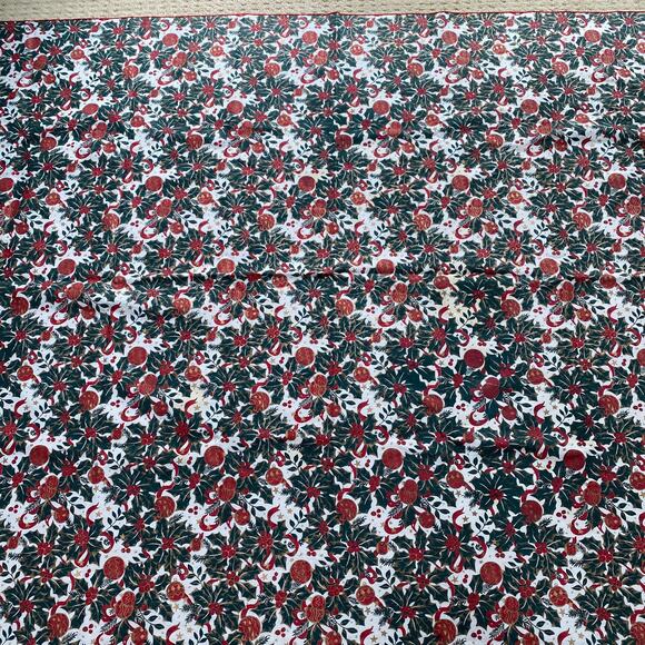 Christmas tablecloth cream red green holly & ornaments festive traditional cloth - Picture 5 of 8